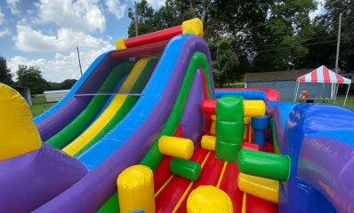 Obstacles in the Retro Inflatable Fun
