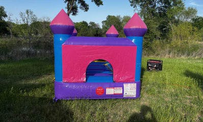 indoor tiny pink bounce house