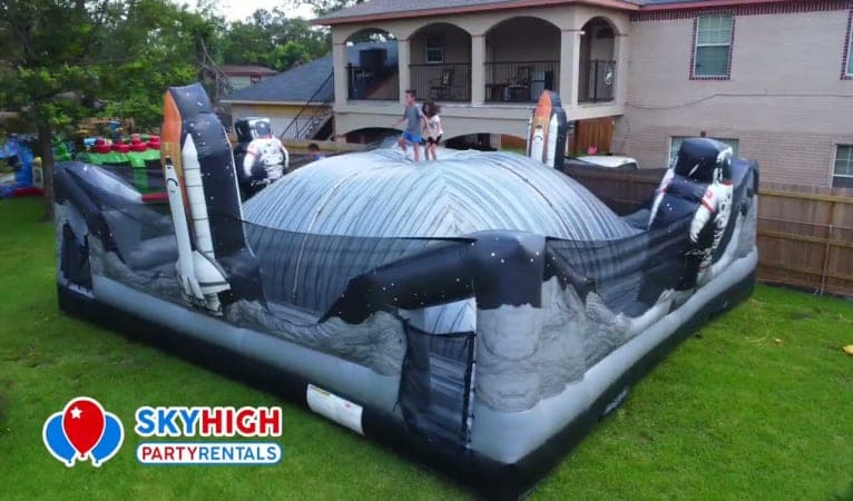 King of the Moon Walk Space Adventure Inflatable - Video