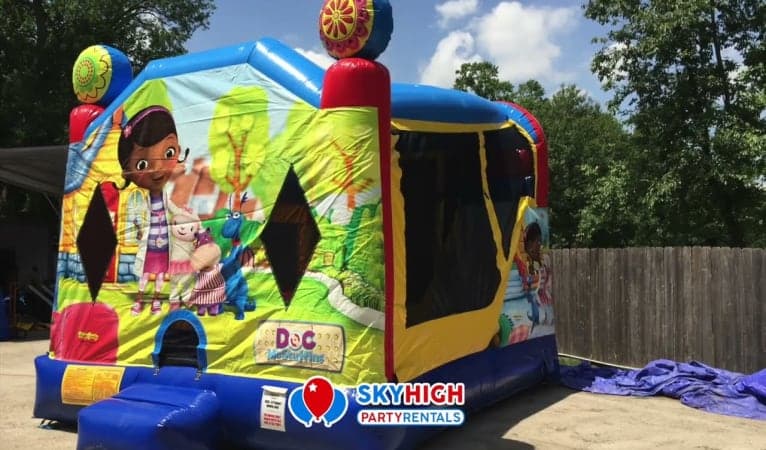 Doc Mcstuffins Bounce House Moonwalk w/ (Wet or Dry Slide) - Video